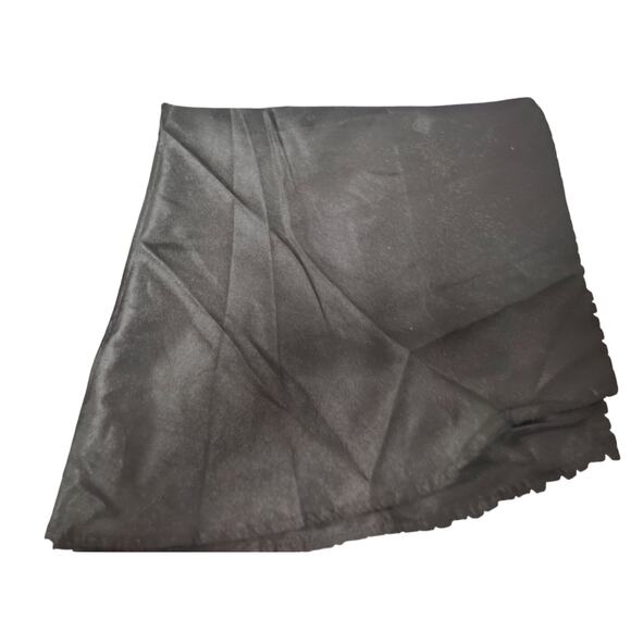 60 Inch Round Tablecloth – Black Polyester, Fits Max 50 Inch Diameter Table Top - Picture 5 of 7